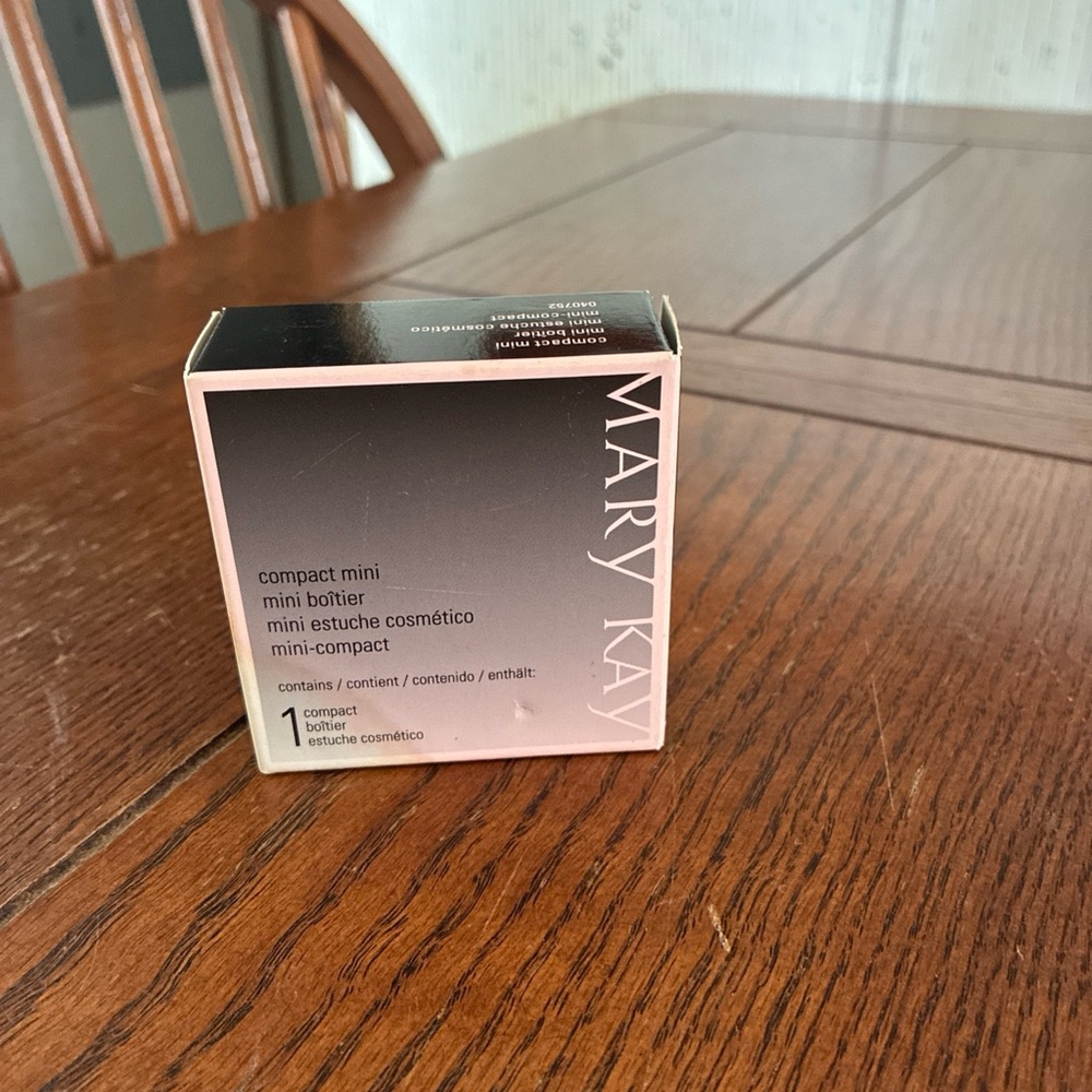 Mary Kay Compact Mini in Gray and Black